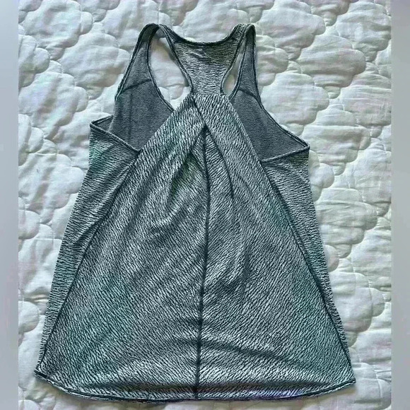 Lululemon tank top scallop texture size small - Picture 5 of 8